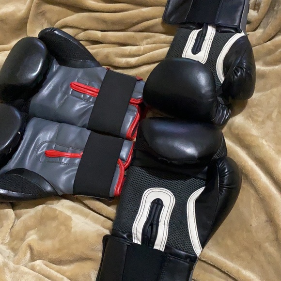 Boxing groves - Picture 2 of 2